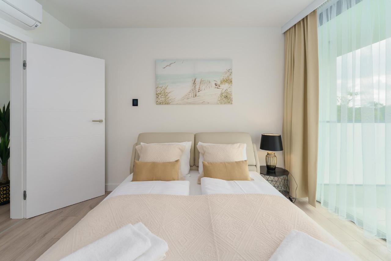Sea Waves Apartament Resort & Spa 428B By Noclegi Renters Мендзиздрое Екстериор снимка